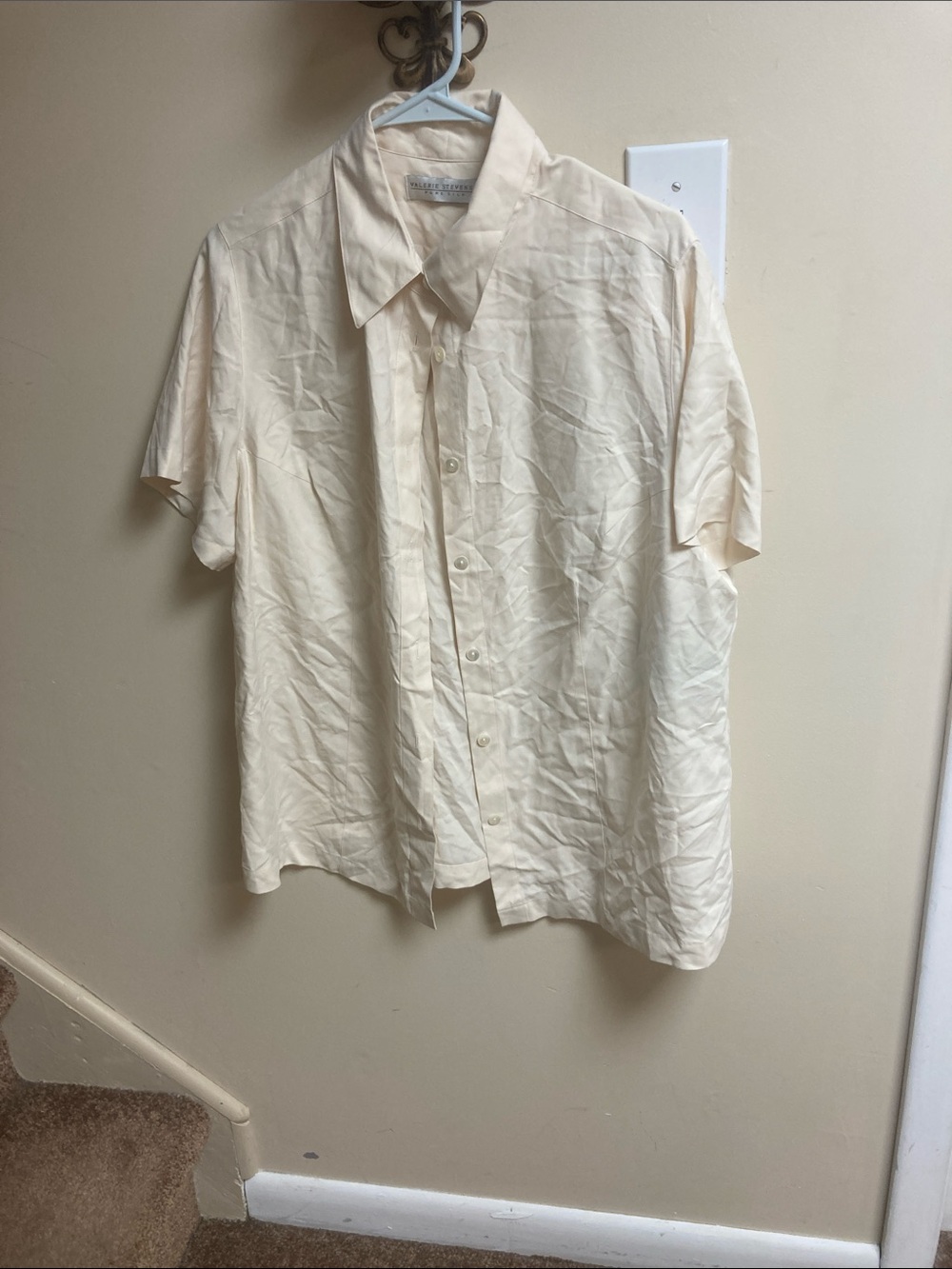 Valerie Stevens Cream Short-Sleeve Button-Down Blouse